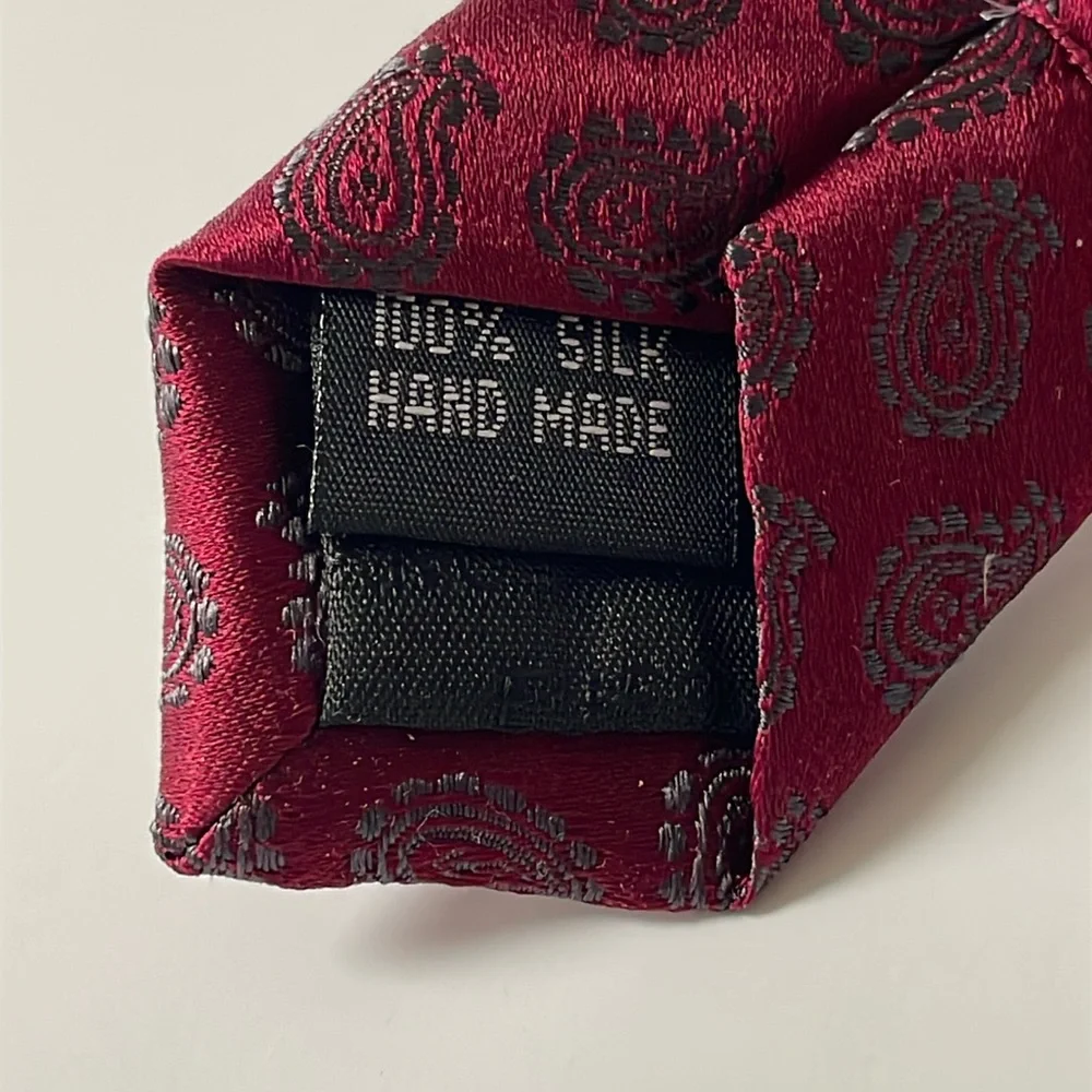 Euro Knot Goton oomo 100% silk red,‎ white and black striped tie. Pocket square.